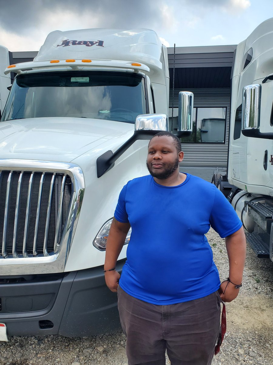 Congratulations to Ari for graduating from both the Apprenticeship and Training Programs! All the best as you start your new career with JRayl Transport! #jraylapprenticeship