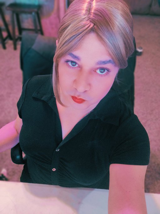 Happy Tuesday my loves 💄💋 Lets make that money. #Grinding https://t.co/0PjaFUhgF3<a href="/tag/grinding"class="tags"><span>#grinding</span></a>