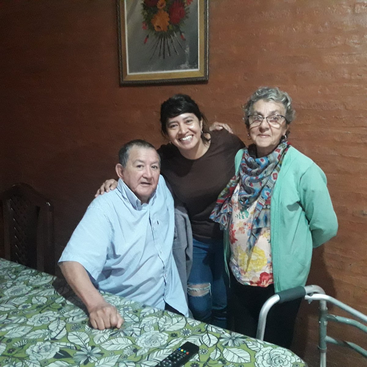 Visité a un matrimonio oriundos de mi localidad J.J. Castelli , muchos años viviendo en el portal del Impenetrable, muy amigos de mi padre . ♥️

Importante escuchar a nuestros compueblanos.😊

Muchas gracias don Javier y María del Carmen Ibánez por el afectuoso recibimiento.🫂