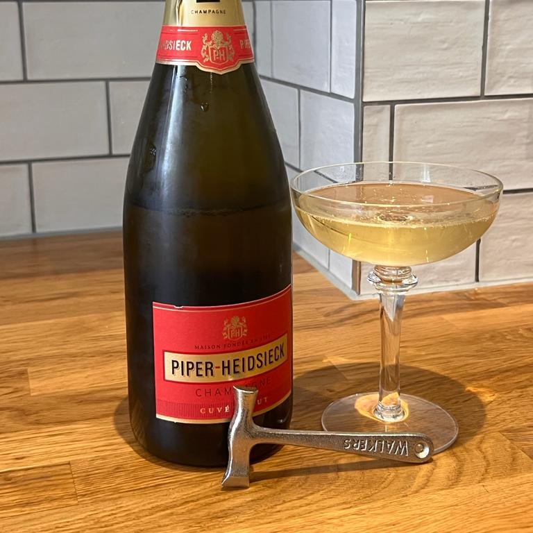 An appropriate way of commemorating completing arthroplasty numbers.

#tinymallet #orthotwitter 

(You get your big mallet when you complete FRCS I hear...)