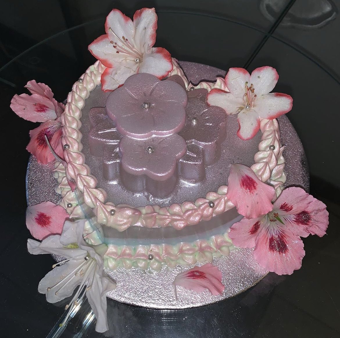 maigosia's tweet image. cake art by lilasteinkampf on ig