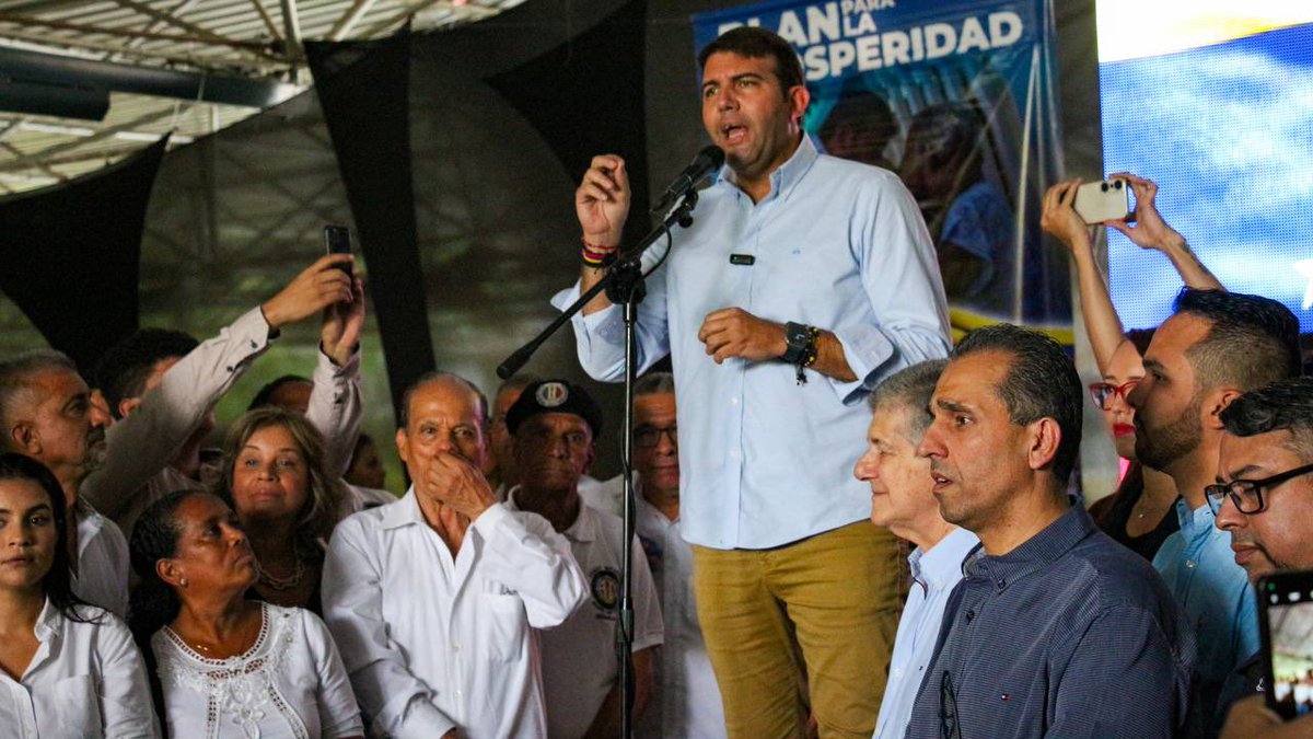 Iniciamos formalmente la campaña por la reconstrucción y reconciliación de Venezuela. 
De manera simultánea juramentamos más de 46.000 movilizadores, 10.000 testigos de mesa, en los 335 municipios  y en 1.100 parroquias. 
Llegó la hora Vamos x Venezuela! 
#OrganizadosConProsperi