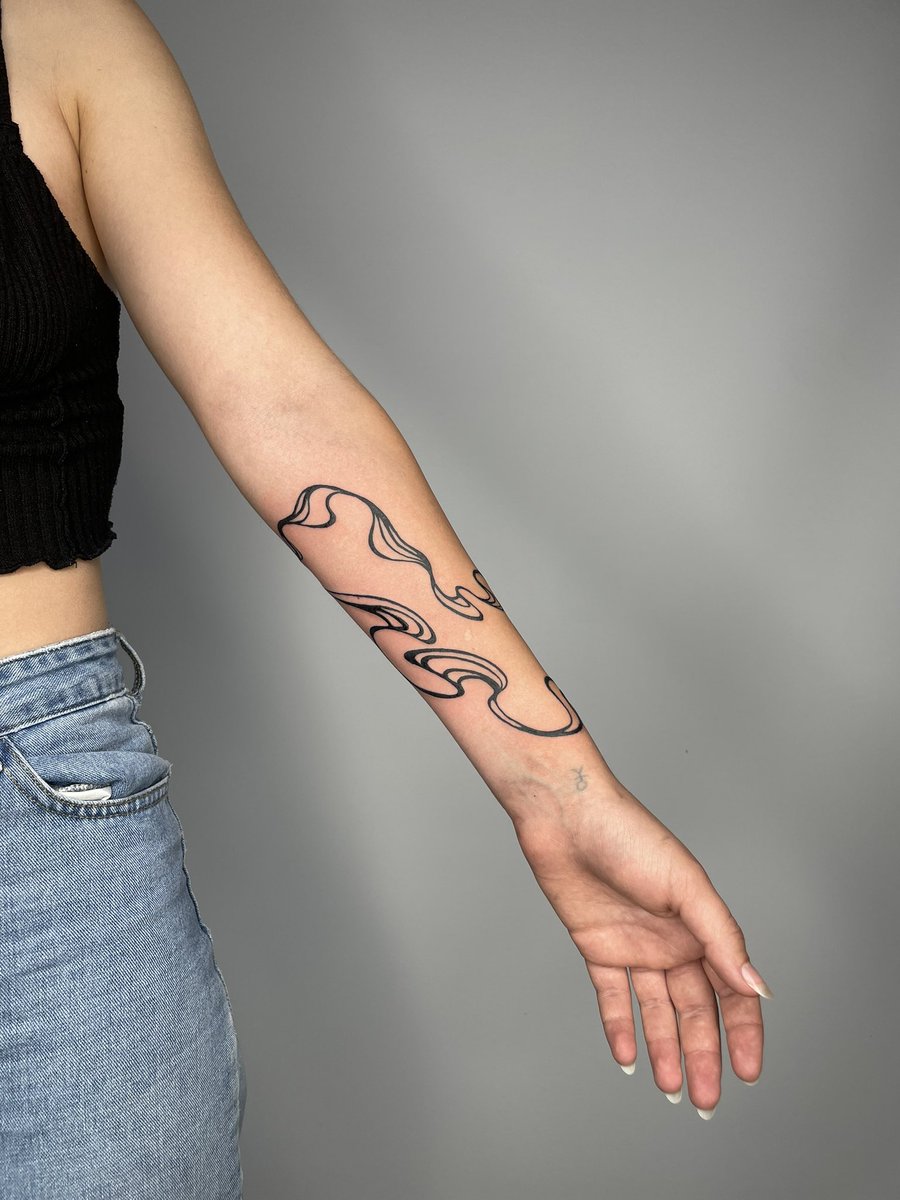 ma cliente d’aujourd’hui : mon chien à une tache sur sa langue, tu peux m’en faire un tattoo ? 

moi : O U I TOUT DE SUITE