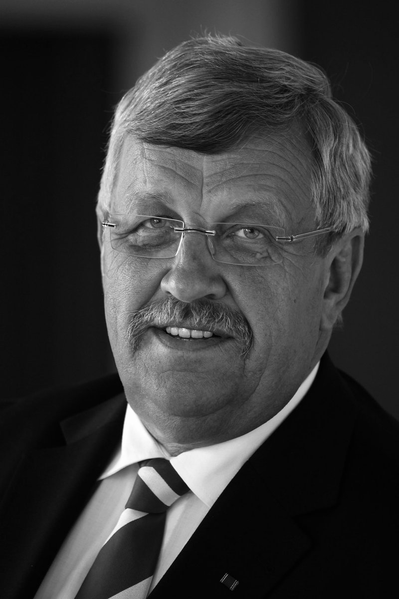RaHaake's tweet photo. Ruhe in Frieden, lieber Walter.
#Regierungspräsident Dr. Walter #Lübcke.
Ermordet am 2. Juni 2019 in Wolfhagen-Istha.
Geboren am 22. August 1953 in Bad Wildungen.
#LastWeForget https://t.co/5P1BXs7i4I