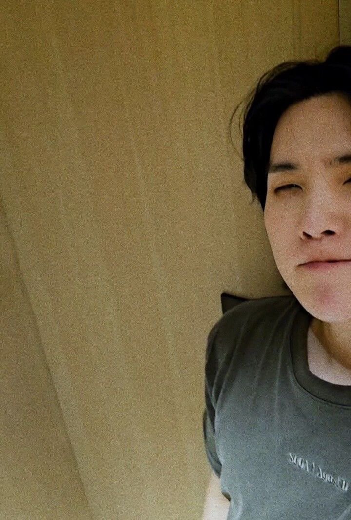 BTS_Aguustd's tweet photo. 나는 단지 내 아미가 이미 자는지 아닌지를 확인하고 싶다 ㅋㅋㅋ
Good night. 😁💜

#SUGA https://t.co/OkYQz5oSHB