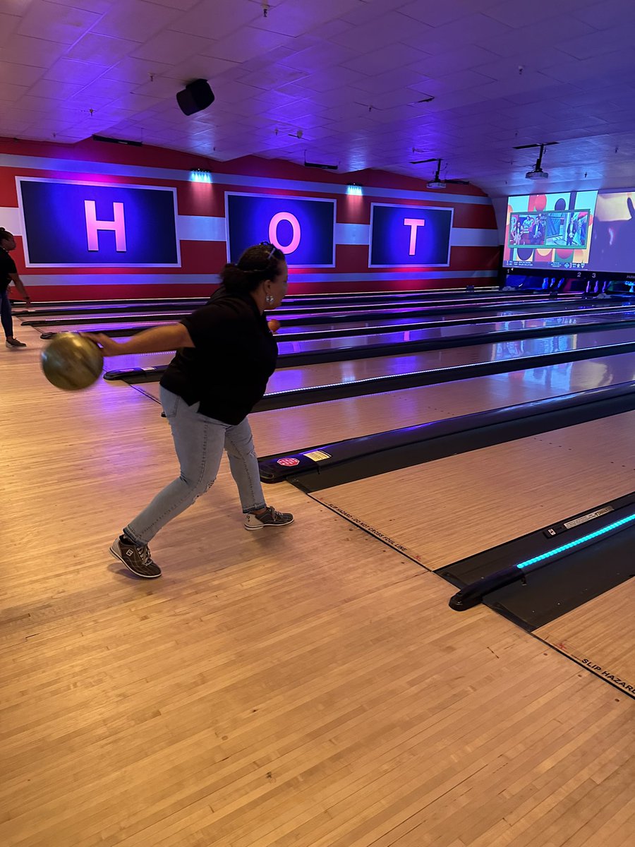 Renaissance West Steam Academy (@renwesteagles) on Twitter photo Staff outing to Bowlero 🎳. Thank you to <a href="/_RWCI/">Renaissance West</a> for sponsoring this back to school event for us!
#SoarHigher 🦅
#Excellence Staff outing to Bowlero 🎳. Thank you to <a href="/_RWCI/">Renaissance West</a> for sponsoring this back to school event for us!
#SoarHigher 🦅
#Excellence