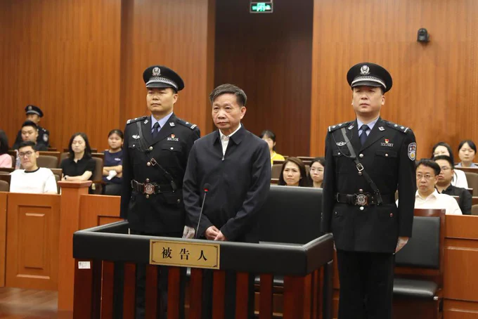 QCH_Token's tweet photo. JUST IN: 🇨🇳 Chinese government official sentenced to life in prison for operating illegal #Bitcoin📷 mining enterprise. https://t.co/G4d5iQxI1w