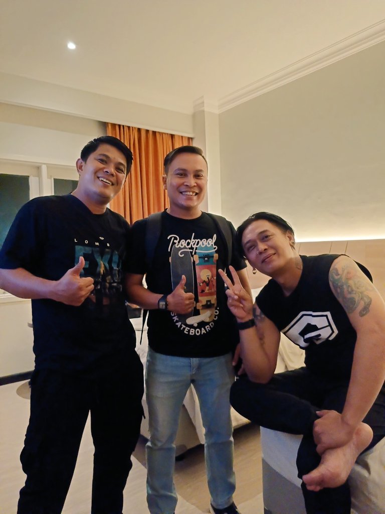 eenjuanda35's tweet photo. Gak ketemu di backstage ya samperin ke hotel 😅 https://t.co/wVleYd4RX8