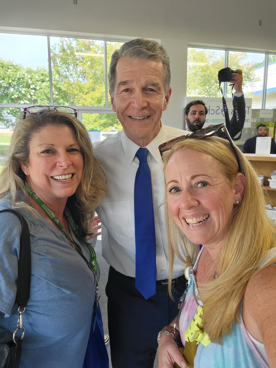 Thank You @wakeedpa  for our Shopping Spree at #Tools4Schools! We brought back a lot of great stuff AND we got to meet this guy...@RoyCooperNC !! I would say today was a great day!!!
@NorthwoodsElem1 
@WCPSS