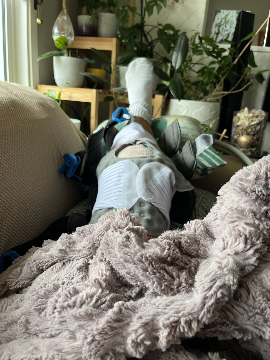junethelunatic's tweet photo. day one post op: fancy cooling machine is too cold, my opioids don't seem to be working, and I feel extra emotional 24/7

on the bright side, in 9ish months, I'll be running around again with a brand new ACL 🤩 https://t.co/Jc3YbyqcDx