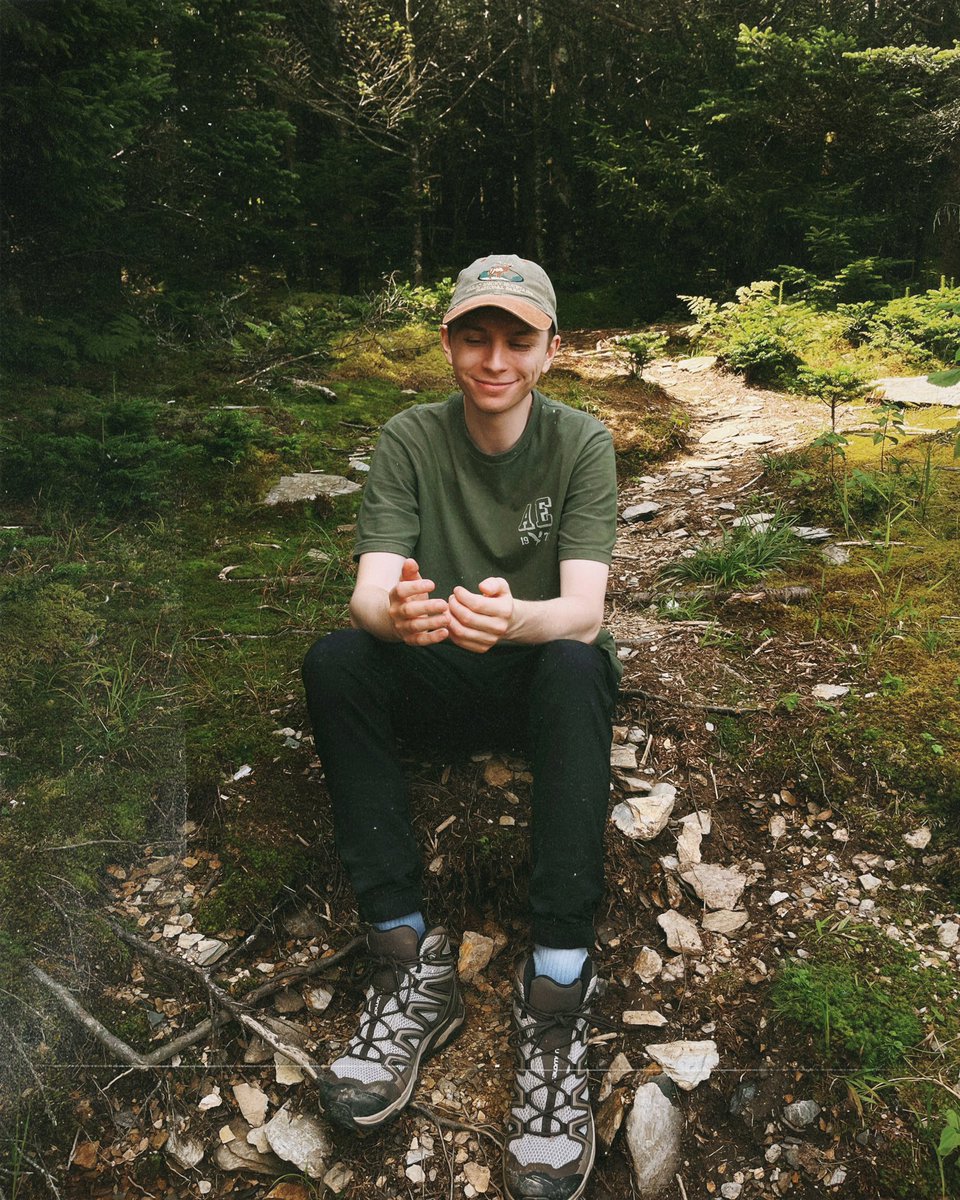 paleblue. tweet media