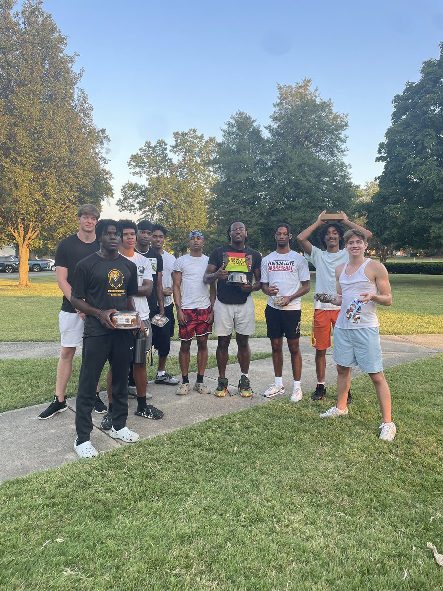 GoFalconsMBB's tweet photo. GREAT FIRST WEEK OF SCHOOL!!From Convocation, to Bowling, to the Cake Run, and Beyond! Go Falcons!🟡🏀⚫️#Pfamily #RewriteHistory #FirstWeekofClasses https://t.co/LFQgkatGml