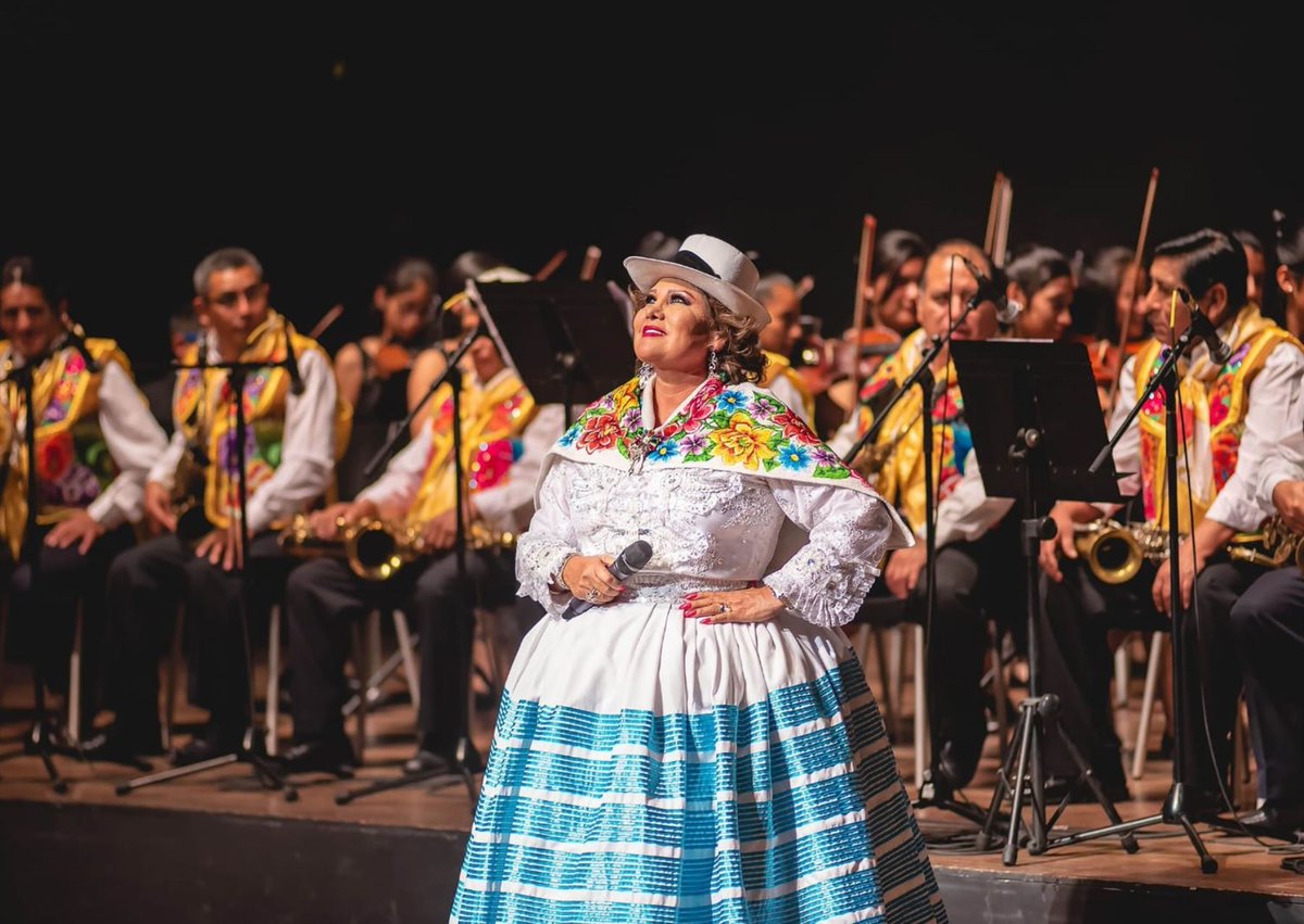 Agencia_Andina's tweet photo. Amanda Portales, la Novia del Perú, cumple 58 años de vida artística y lo celebrará este 21 de setiembre junto a Eva Ayllón y el grupo Wayanay en el @GranTeatroNac con "Destino".

👉 https://t.co/IJ4whEefQG https://t.co/pryhK3C4AZ