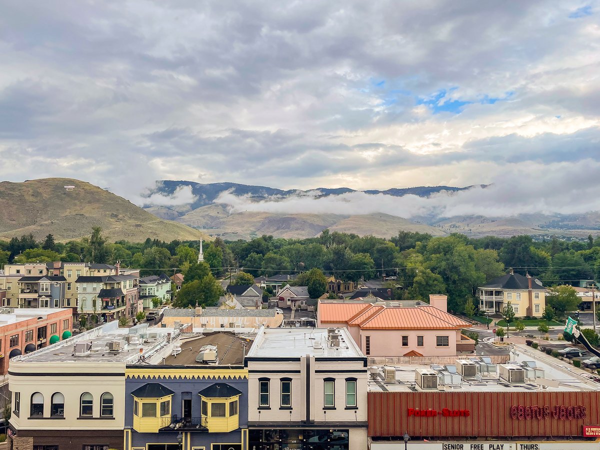 Start planning your getaway to Carson City, get lost in the views and the charm of downtown. Itineraries and more are available at visitcarsoncity.com. 🏛️ 

📸 : Kippy Spilker