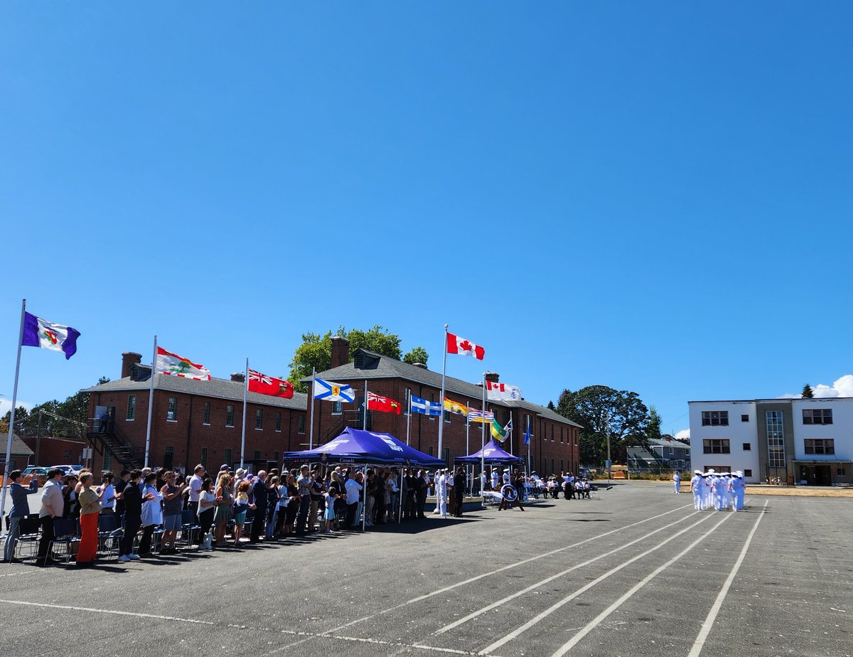 LeBrunJames81's tweet photo. I was honoured to attend #HMCSVenture's Terra Nova class Naval Warfare Officer IV graduation as Reviewing Officer - an incredible privilege. Welcome to the Fleet, and thank you for your service! #WeTheNavy https://t.co/yIKUB4MDPH