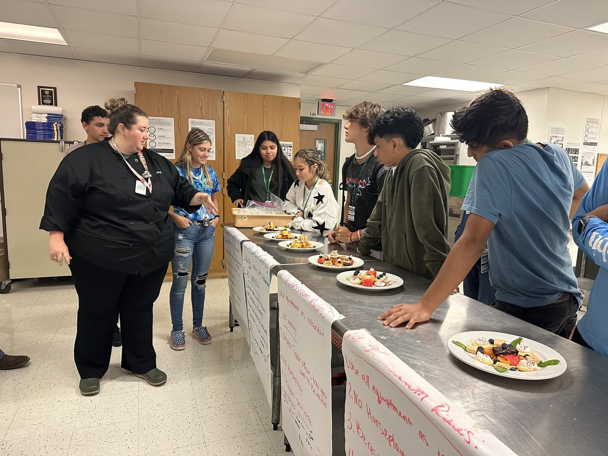AshleighBible's tweet photo. So many amazing things happening @R_FHSPirates! I thoroughly enjoyed my day checking out Maritime, welding and Culinary. 💚 https://t.co/HJzIJo8oZ4