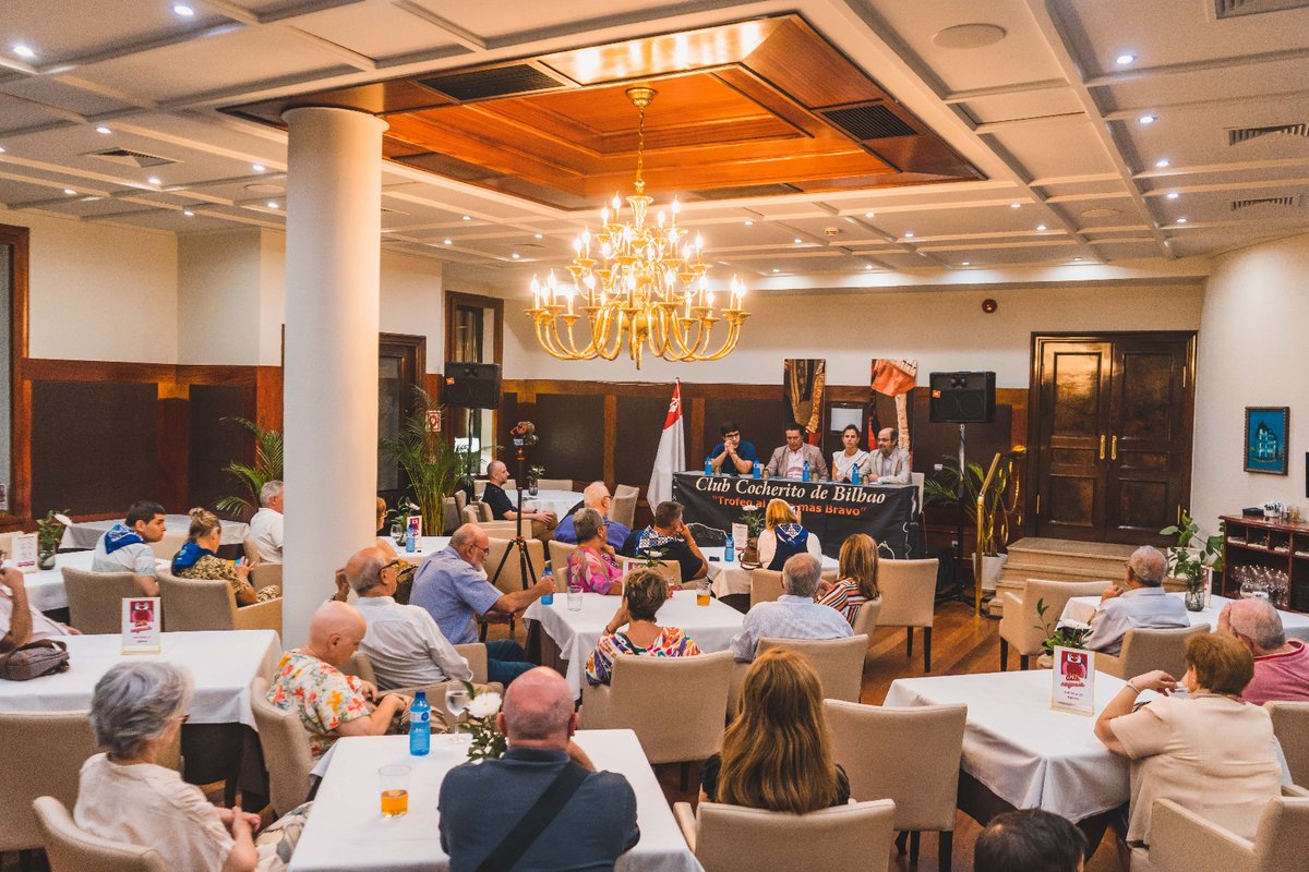 Primer coloquio del <a href="/ClubCocherito/">Club Cocherito</a> en el Hotel Indautxu <a href="/Silken_Hoteles/">Silken Hoteles</a> José Antonio Campuzano, Eli Ibarra y Aitor Vian, presentados por Rafa Ferrer.