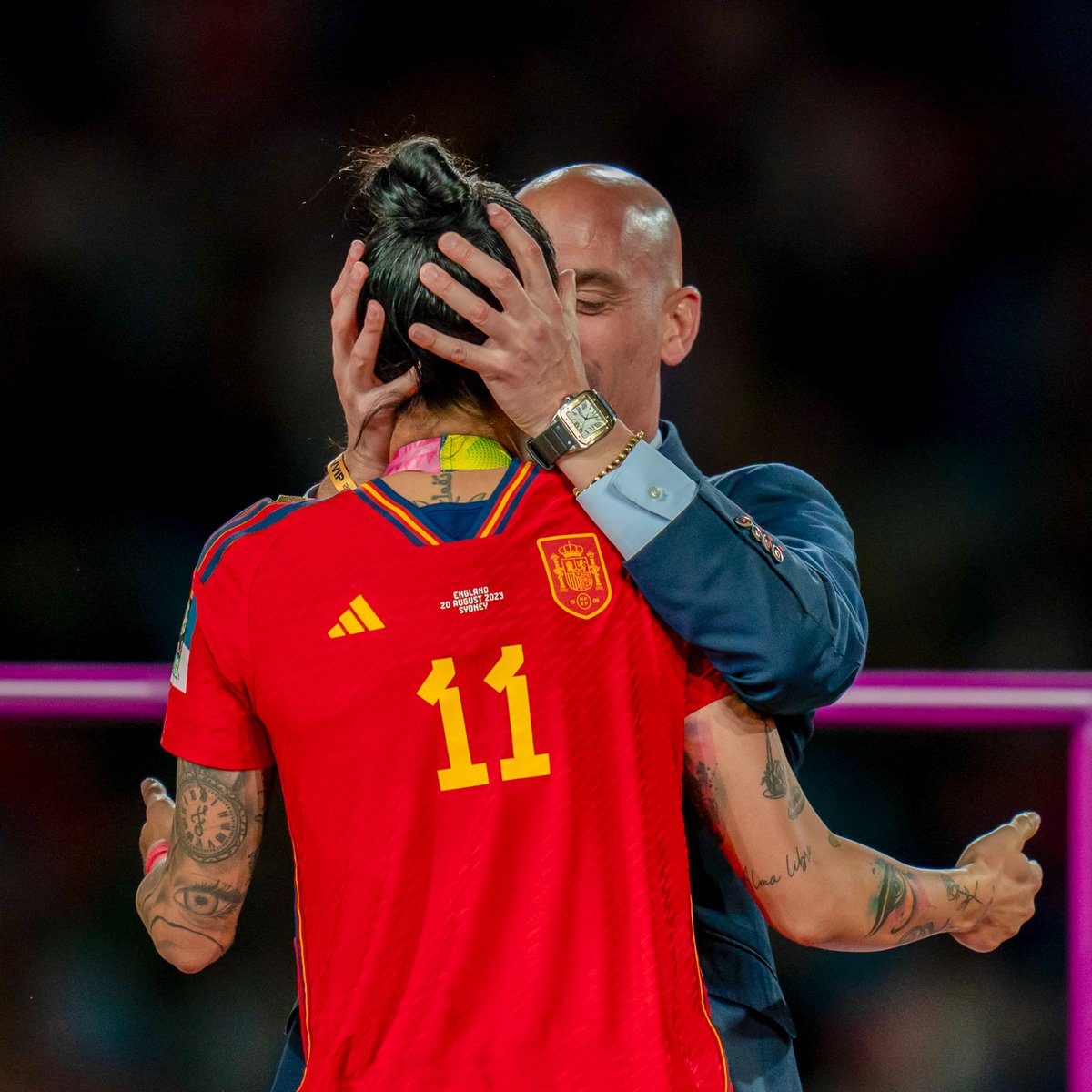 keepupau's tweet photo. Spain's Prime Minister Pedro Sanchez has slammed Luis Rubiales for his unsolicited kiss on Jenni Hermoso after the @FIFAWWC final 🗣️

"What we saw was an unacceptable gesture.

"Rubiales' apologies are not enough, I even think they are not adequate. He has to continue taking steps to clarify what we all saw.

"The players did everything to win but Rubiales' behaviour shows that there is still a long way to go for equality."

#FIFAWWC #DubAtTheCup