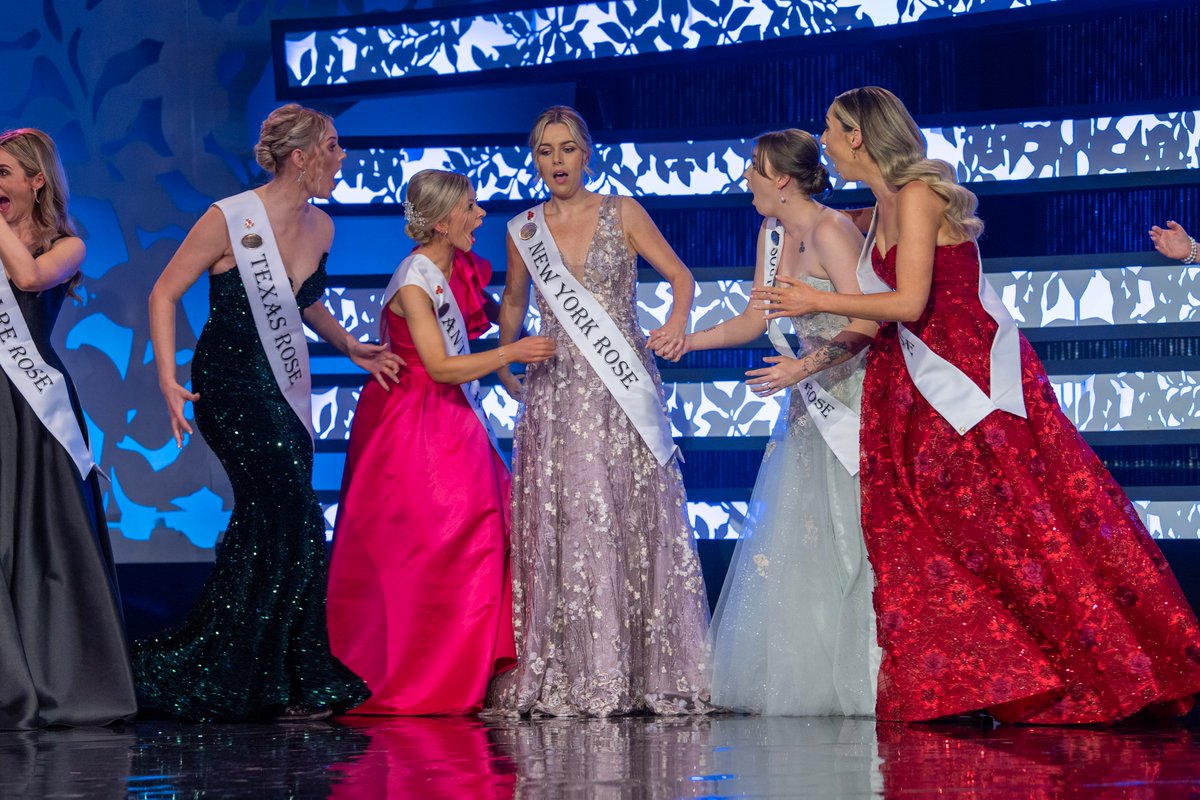 The moment New York Rose Róisín Wiley is announced as the 2023 Rose of Tralee! #roseoftralee