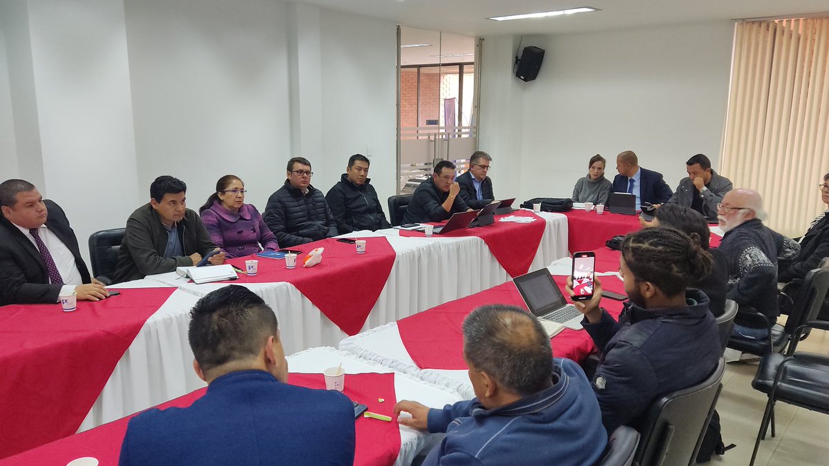 jhonrojasca's tweet photo. Con gremios y organizaciones sociales de Nariño, consolidamos documento para evaluar cumplimiento de los compromisos del Gobierno nacional frente a la región.
Ejercicio previo a mesa de trabajo con @ACRegiones prevista para el próximo 26 de agosto.
@gobnarino
@infopresidencia https://t.co/lL5Ys6yewk