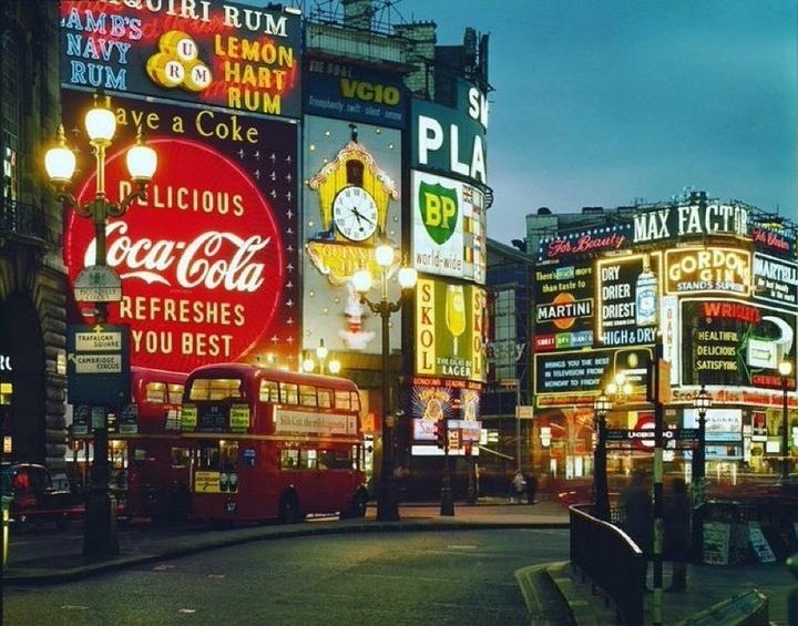 SohoGeorge's tweet photo. Fab shot!! l had to put it up again 🤗 as it reminds me of what I'm still missing......🤧
It's from 1965 https://t.co/k95BAiiv71