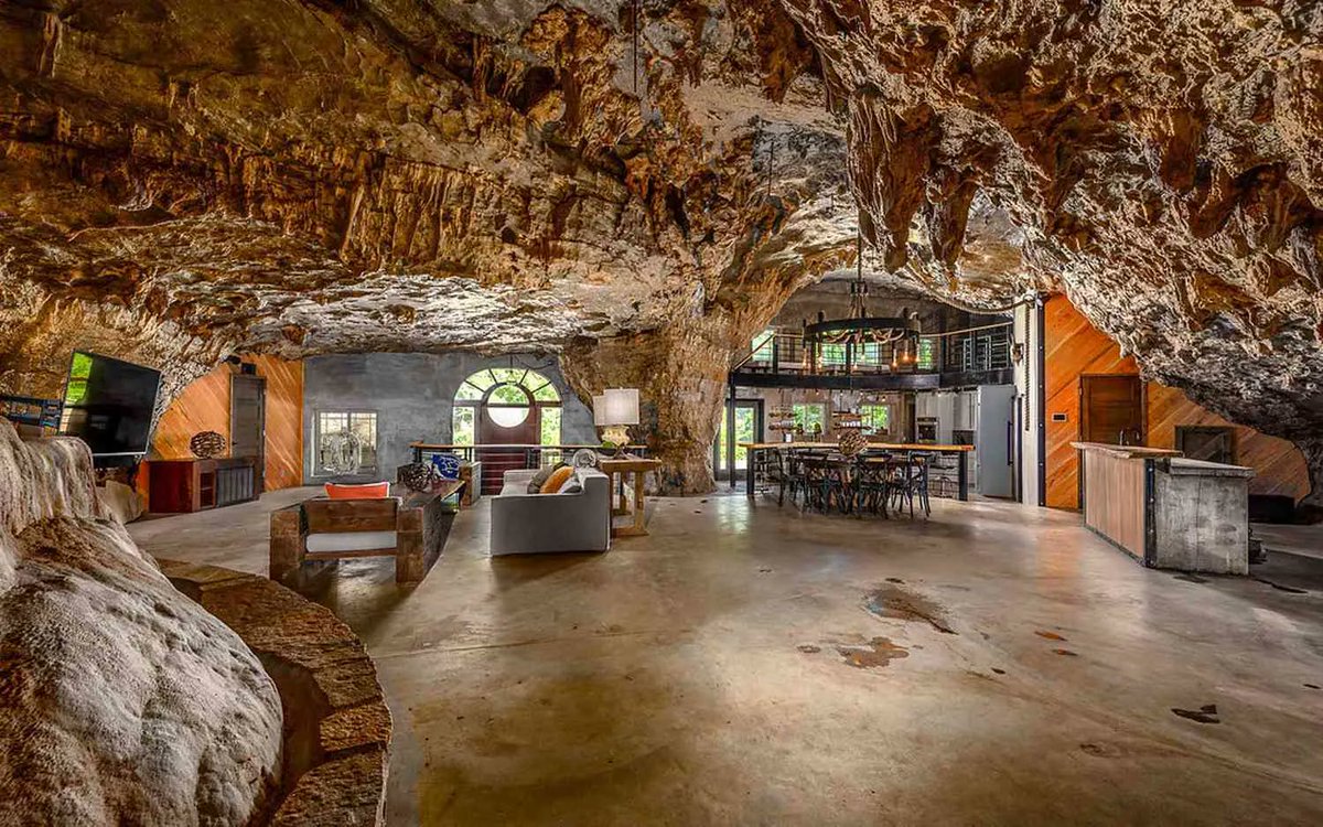 Luxury Life In A #Cave ?  

Look What Some People Built In Arkansas Ozarks. By Stacey Leasca 
.>>>buff.ly/2Mn7n5z
.
.
@TravelLeisure  #littlerock  #ozarks 
 #explore #cavehouse #startup #lifestyle  #cave  #caves  #amazing