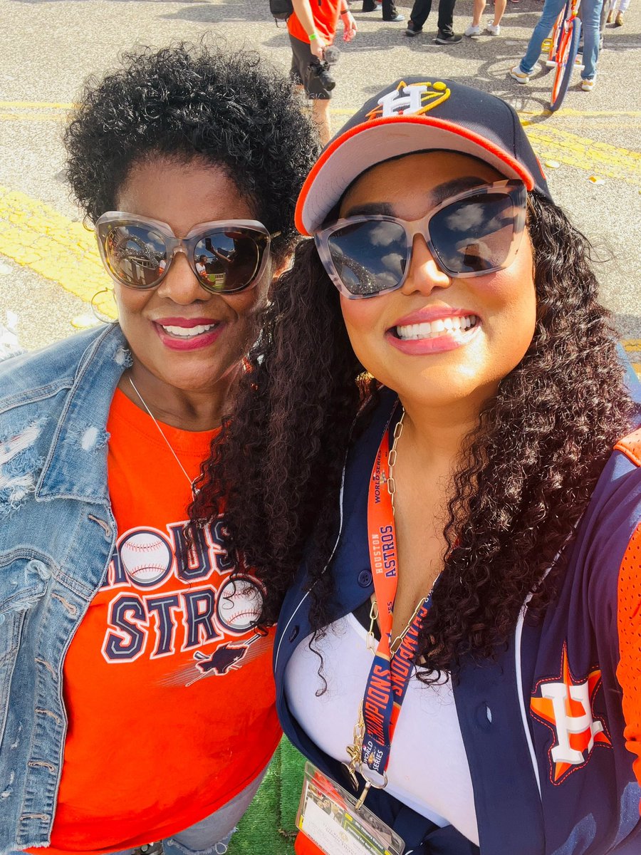 Sending all the positive vibes to the @astros for tonight's game! ⚾️🔥 Swing for the stars ⭐️ and bring that victory home! 🏆🌆  🚀👏🏽#HoustonAstros  #txlege #HTown #HoustonStrong #HD146