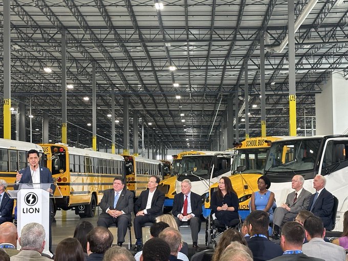 It has been one month since @LionElectricCo’s milestone grand opening of our dedicated, all #electric facility in Joliet, Illinois. Watch the recap video here: youtube.com/watch?v=untNOk… #POTUS @USDOT @ENERGY #MadeinAmerica