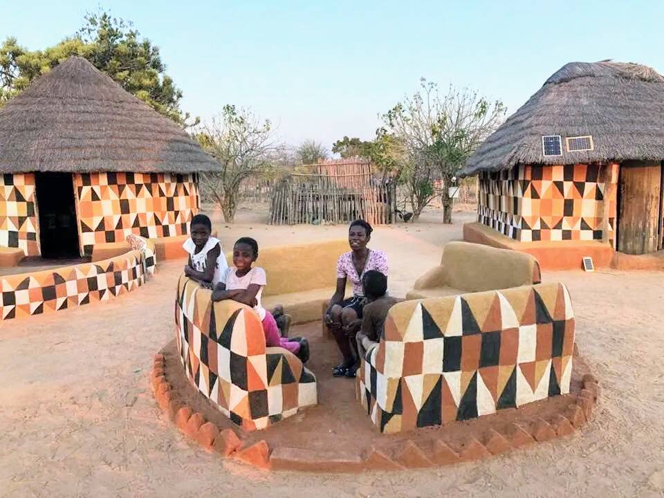 A Zimbabwean humble Traditional home state 🇿🇼 Every year, soon after the community is done with the harvesting season, the Matobo women paint the exterior of their huts with unique designs. Materials used for the painting process include charcoal, ash, water and soil. When the…