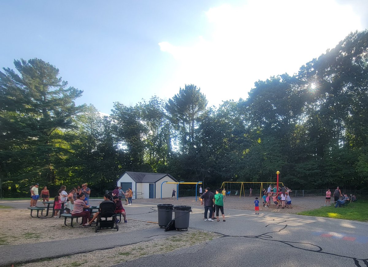 Barton Families are ready to return 😎 Great turnout at "Popsicles with the Principal". See you all again next Tuesday 🧡🖤 Thank you <a href="/BartonPto/">Clara Barton PTO</a>