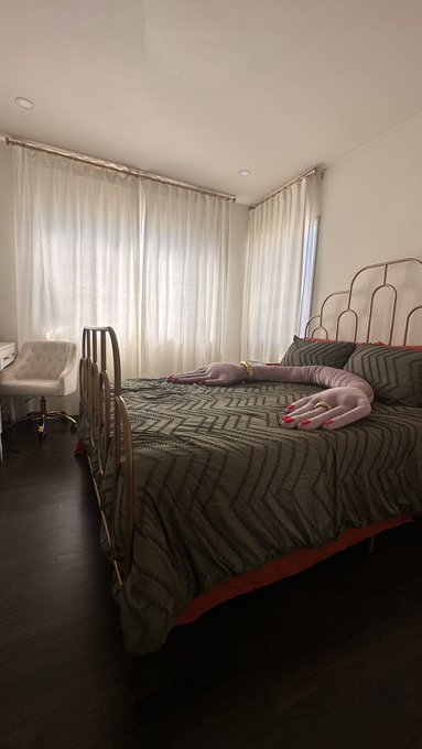 My guest bedroom is such a vibe ✨✨✨ https://t.co/XdF5GrnhtY<a href="/tag/mvsales"class="tags"><span>#mvsales</span></a>