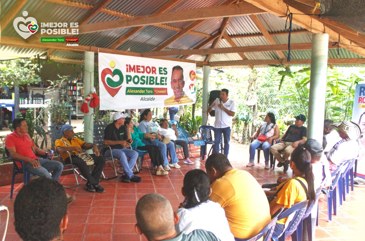 ElChamoPailitas's tweet photo. #ATodaMarcha 
Continuamos en diálogos y compartir de ideas con amigos y líderes del Municipio. https://t.co/cRcnDcJNRU