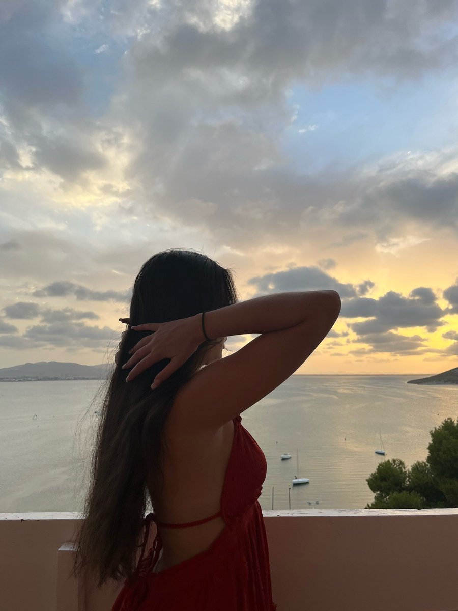 elenaagill's tweet photo. @noomolestarr :) https://t.co/jjUes9Ix83