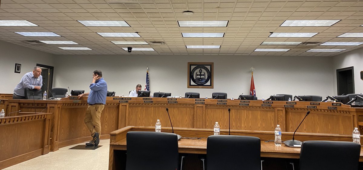 Sumner County School Board meeting starting up at the top of the hour. 

Follow this thread for updates, some hopefully on bleachers within the county: