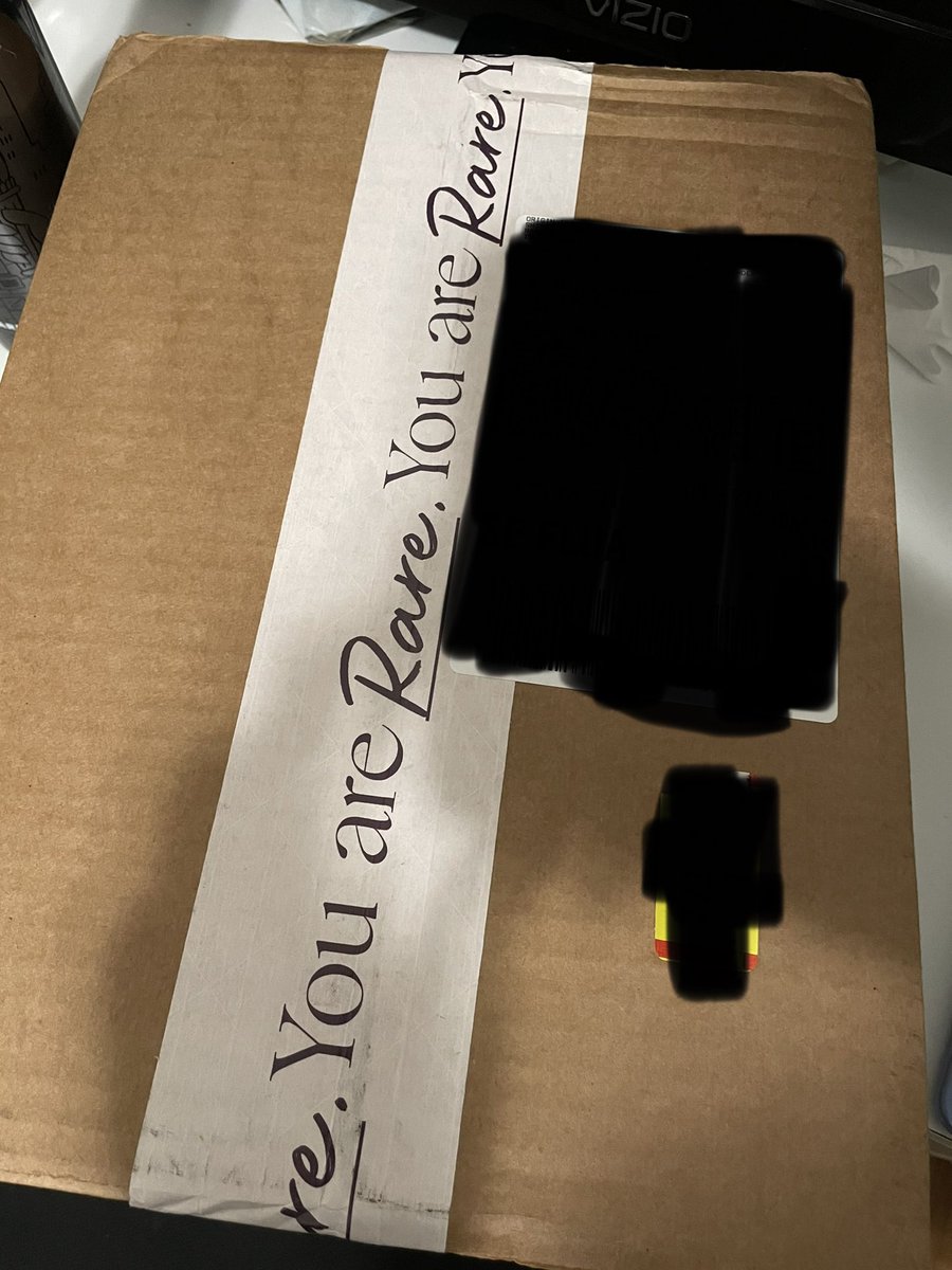 Justforfun11myb's tweet image. Yesss I got my vanity mirror!!! I’m obsessed!! @rarebeauty @selenagomez #rarebeauty #rareroutine #SelenaGomez