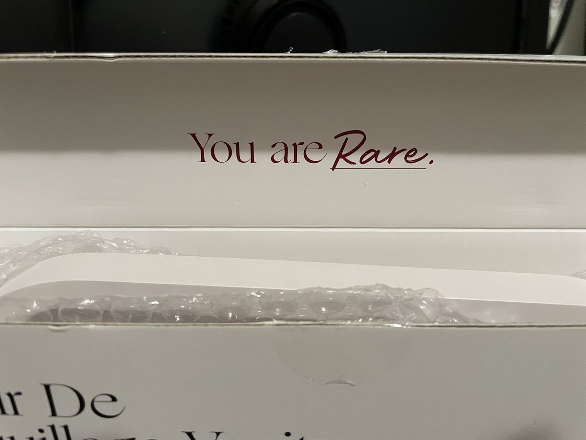 Justforfun11myb's tweet image. Yesss I got my vanity mirror!!! I’m obsessed!! @rarebeauty @selenagomez #rarebeauty #rareroutine #SelenaGomez