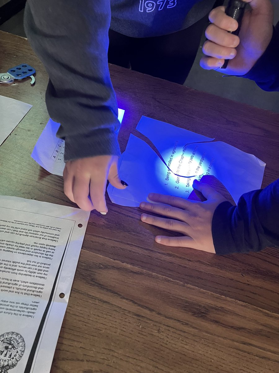 HHSCommandoCTE's tweet photo. Students in Ms. Gates’ classes worked in teams to problem solve during this escape game! We had so much fun watching them put their newly learned knowledge of FFA to the test to win the breakout game! #CommandoCTE @SumnerCountyCTE https://t.co/DypyLnGYWA