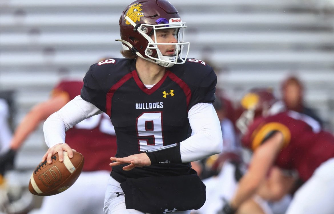 9️⃣ Days til Kickoff! 

Player Spotlight: Jacob Eggert

🏡Mankato, MN
📚Biology
🏈Quarterback

Q: Who was your favorite player growing up? 

A: Adrian Peterson