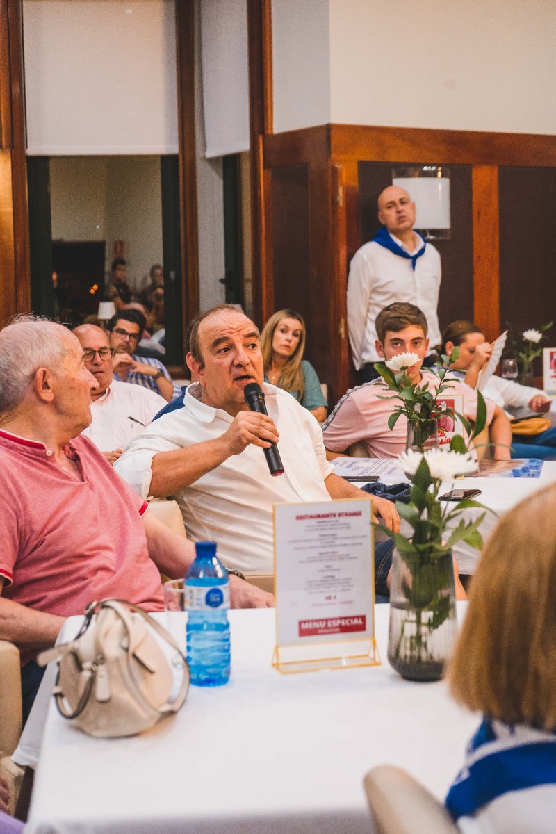 La intervención de los asistentes ofreció variados puntos de vista y muchas aportaciones interesantes sobre el festejo del martes.