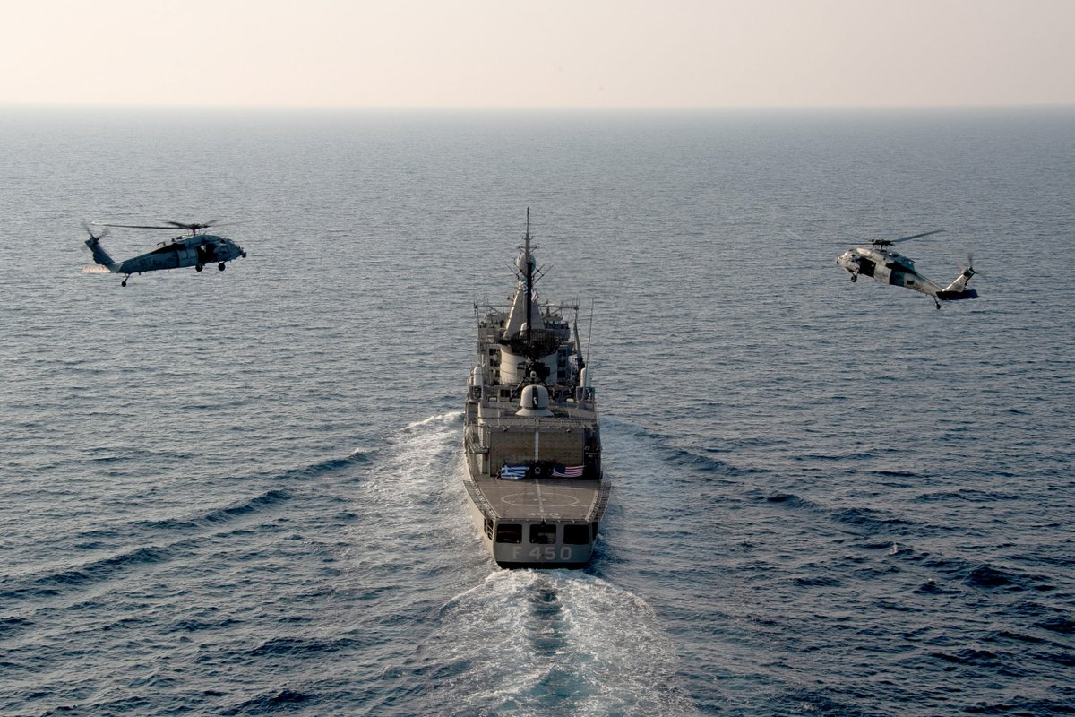 USNavy's tweet photo. #USNavy Photos of the Day:
1️⃣ #HSC9 flies with Hellenic Navy and 2️⃣ ordinance handling aboard #USSGeraldRFord @Warship_78 @USNavyEurope @NATO
3️⃣ #USSPaulHamilton training @US3rdFleet
4️⃣ @usairforce, #USSBataan @LHD5 and #USSThomasHudner @US5thFleet
👉 https://t.co/aZddB6hxYf https://t.co/S6euoWtIvq