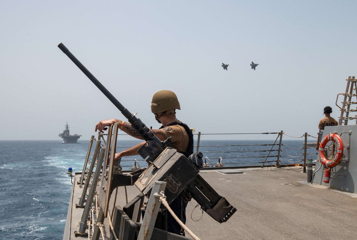 USNavy's tweet photo. #USNavy Photos of the Day:
1️⃣ #HSC9 flies with Hellenic Navy and 2️⃣ ordinance handling aboard #USSGeraldRFord @Warship_78 @USNavyEurope @NATO
3️⃣ #USSPaulHamilton training @US3rdFleet
4️⃣ @usairforce, #USSBataan @LHD5 and #USSThomasHudner @US5thFleet
👉 https://t.co/aZddB6hxYf https://t.co/S6euoWtIvq