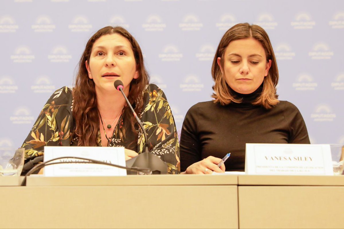 MinGenerosAR's tweet photo. 🧡 Las comisiones de Trabajo, Presupuesto y Mujer y Diversidad de @DiputadosAR aprobaron el dictamen para ampliar las licencias laborales y garantizar que #CuidarEnIgualdad sea un derecho.

¿Cuáles son los principales puntos que tenés que conocer de esta normativa? 👇🏽 https://t.co/lnqHLIcLRe