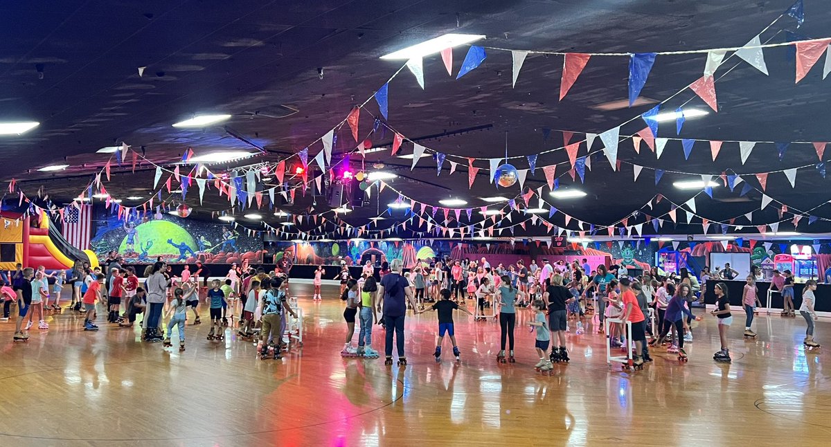 MossParkES_OCPS's tweet photo. After 9 days of school, we needed to blow off some steam and skate on a school night! @MossParkPTA @OCPSnews https://t.co/xZc3poRiMp