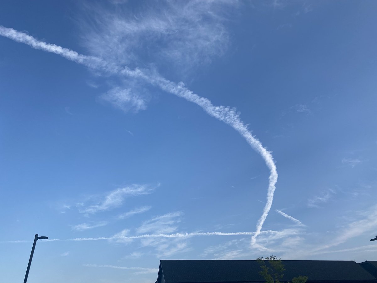 Oneiam82's tweet photo. Bill Gates was appointed by the people to block out the sun and spread a bunch of chemical compounds into our air, right -
What’s that now? He wasn’t?
Joke’s on someone 😒🤡
#clownworld
#chemtrails
#BillGates
#GeoEngineering
#WakeUp https://t.co/XceWRICiK8