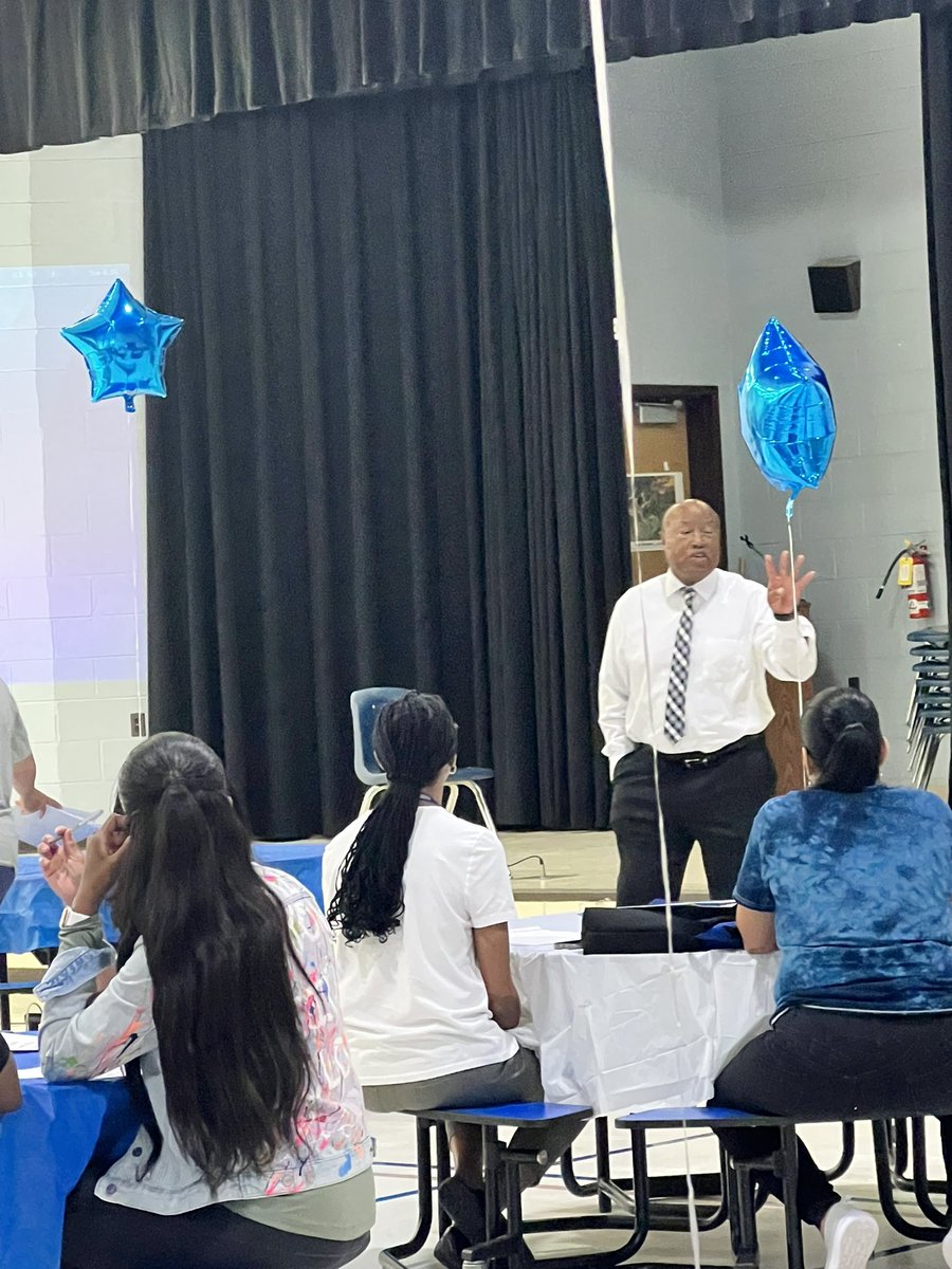 drjuds's tweet photo. The great Motivational Speaker, Larry Bell! Engaging, funny and great teacher! We are ready to engage our students with the Twelve Powerful Words!
#BESPride
#pgcpsProud https://t.co/F3IKsPi1cR