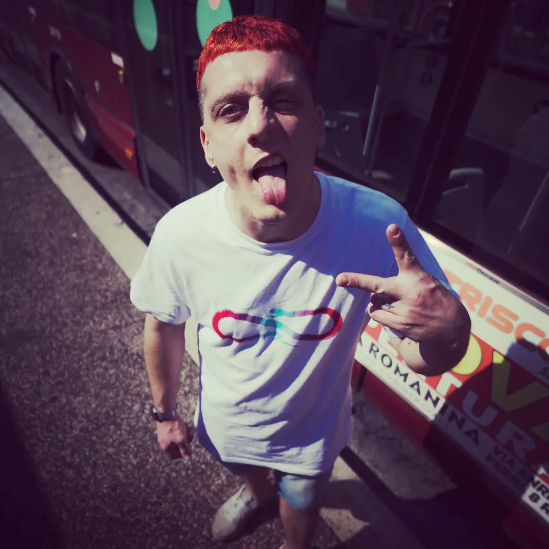 TrueRiserap's tweet photo. Splendo anche senza denti d'oro,
Torno a casa con i denti loro.

.
.
.
.

📸 @monday4k

.
.
.

#rise #rap #hiphop #onelove #roma #oro #master #photography #street #streetlife #goodvibes #fire #firesound #sniper #mic https://t.co/yrSIo57c7X