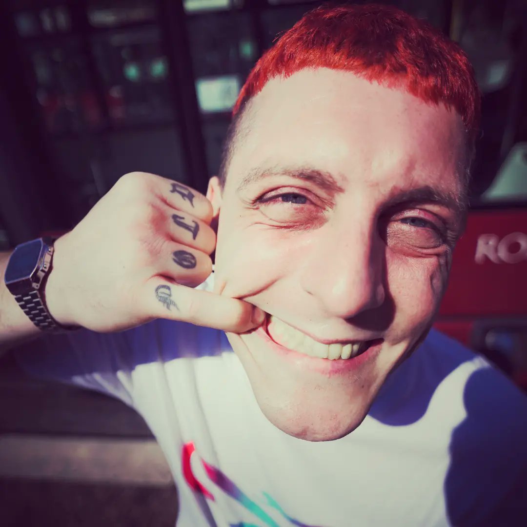 TrueRiserap's tweet photo. Splendo anche senza denti d'oro,
Torno a casa con i denti loro.

.
.
.
.

📸 @monday4k

.
.
.

#rise #rap #hiphop #onelove #roma #oro #master #photography #street #streetlife #goodvibes #fire #firesound #sniper #mic https://t.co/yrSIo57c7X