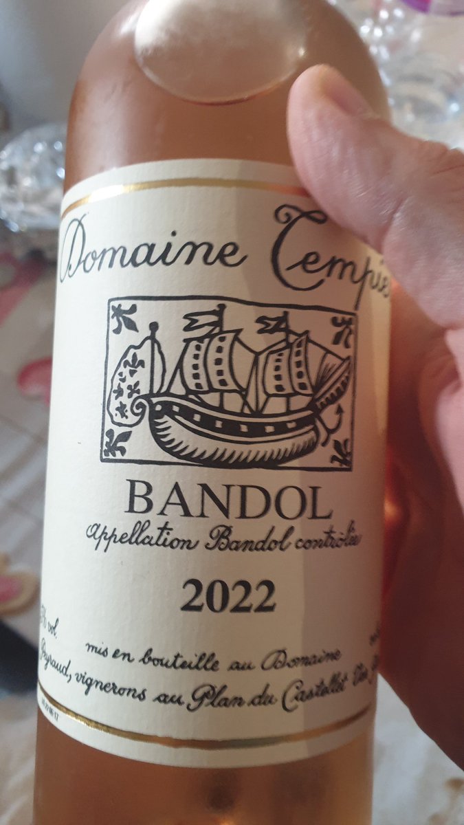 PinardTweetard's tweet photo. Pèlerinage 2/2
#Tempier mon chouchou.
Accueil chaleureux par Julia. Dégustation du rosé délicieux et du rouge 2020 sensationnel (dommage que le prix ait un peu.... pris 20%) du coup ce soir c'était... https://t.co/cWt5lCBSLL