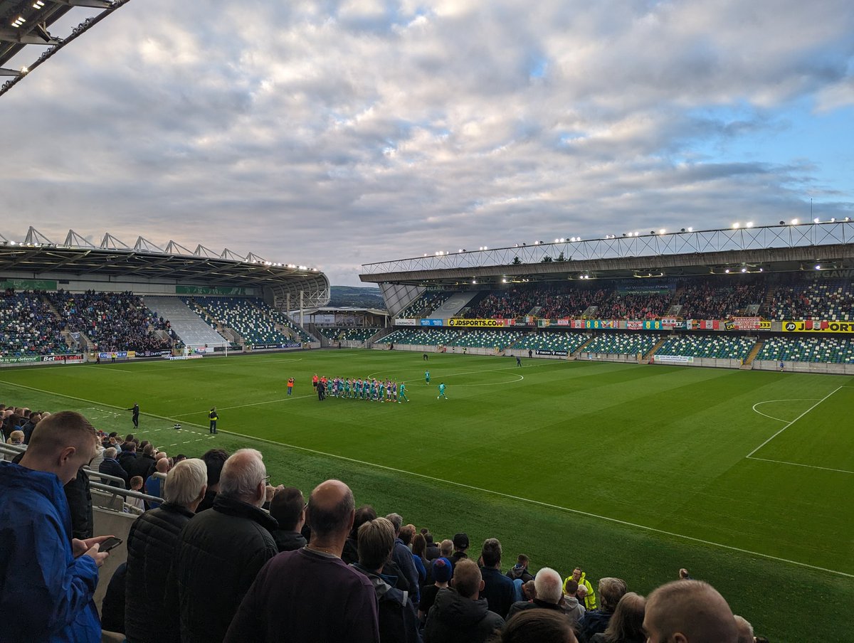📍 Windsor Park
It's tough at the top🫣