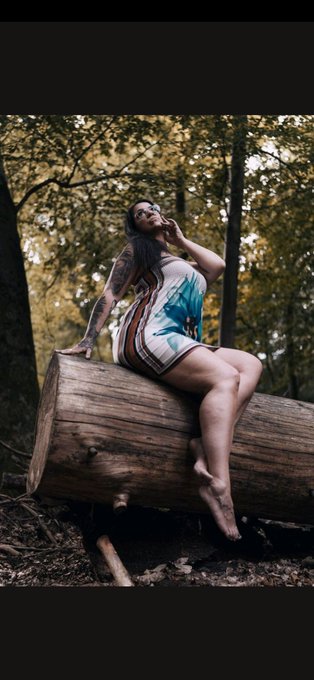 Hi was machst Du heute so🥰💋? Ich bin gerade im Wald unterwegs🌲. Wenn Du sehen willst was ich dort so